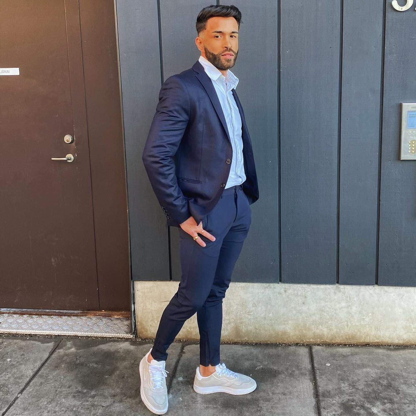 Suit and Sneakers Office Attire Men -nandoalves_pt